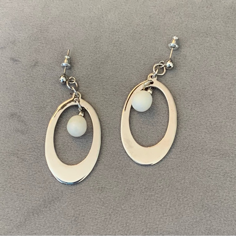 Earrings w/Semi precious stone